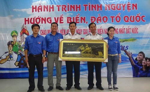 Binh Thuan, Vinh Long youths join journey for national sea and islands  - ảnh 1